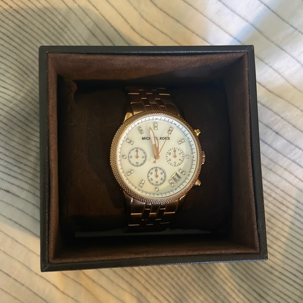 Michael Kors rose gold watch **battery needed**